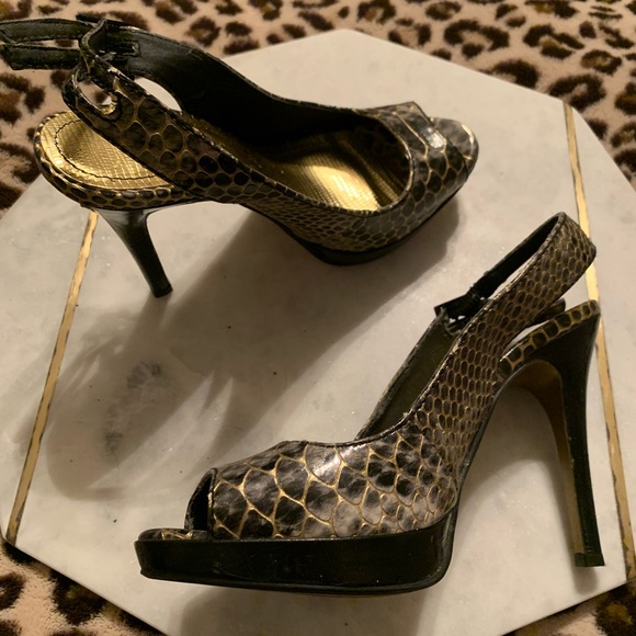 Dollhouse snake-like patter really cool heels to wear! - Picture 4 of 4